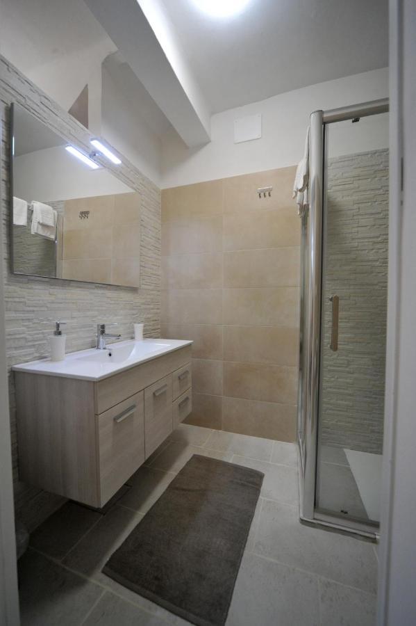Pietra Bianca Appartment Bari Bagian luar foto