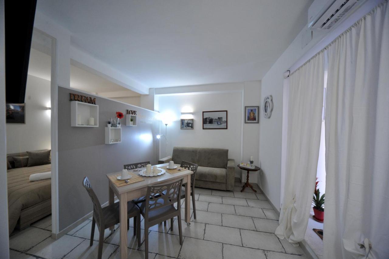 Pietra Bianca Appartment Bari Bagian luar foto